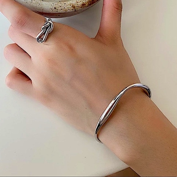 STERLING SILVER IRREGULAR BANGLE BRACELET - Picture 14 of 15